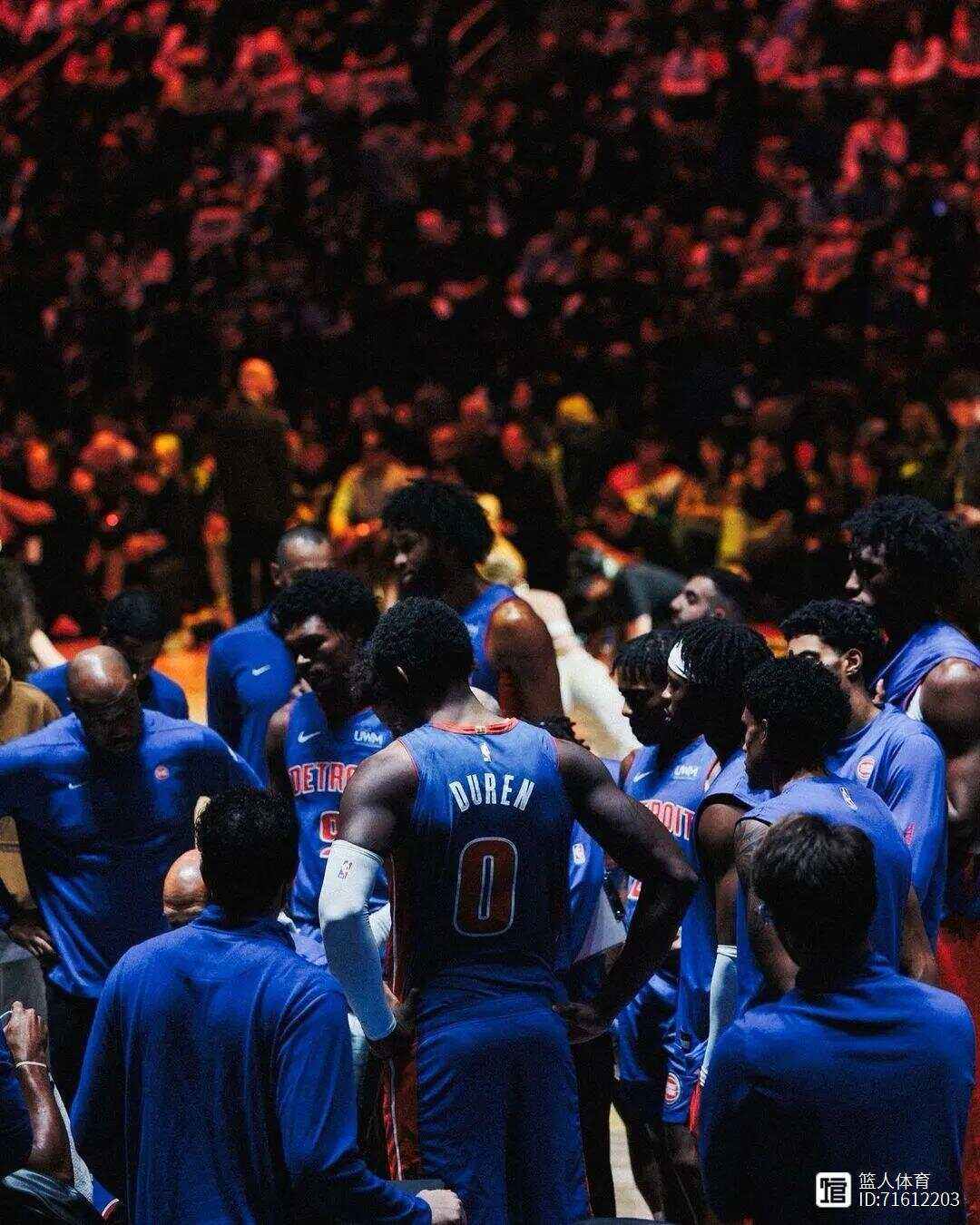 塞维利亚训练开放日；今晨再遭质疑引欢呼；NBA季后赛在即；年轻球员得到机会(马刺队21号是谁)